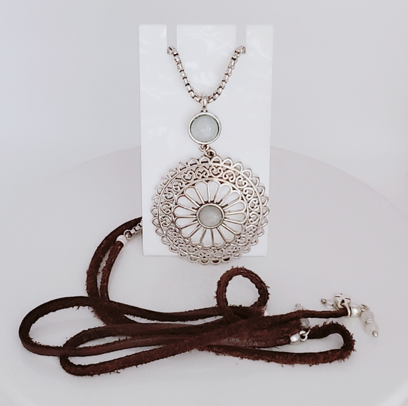 Lucky Brand Adjustable Leather Cord Silver Hearts Medallion Pendant Necklace - Picture 1 of 8